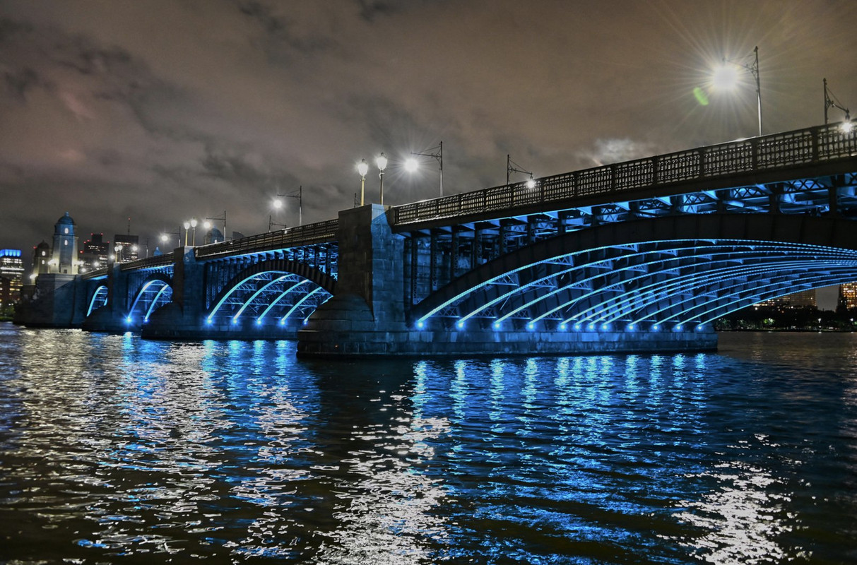 blue-pepper-shaker-bridge-dis-2.jpg