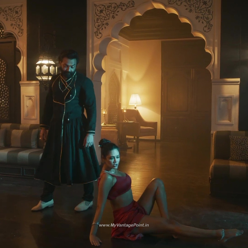 21Esha Gupta Hot in Aashram Web Series