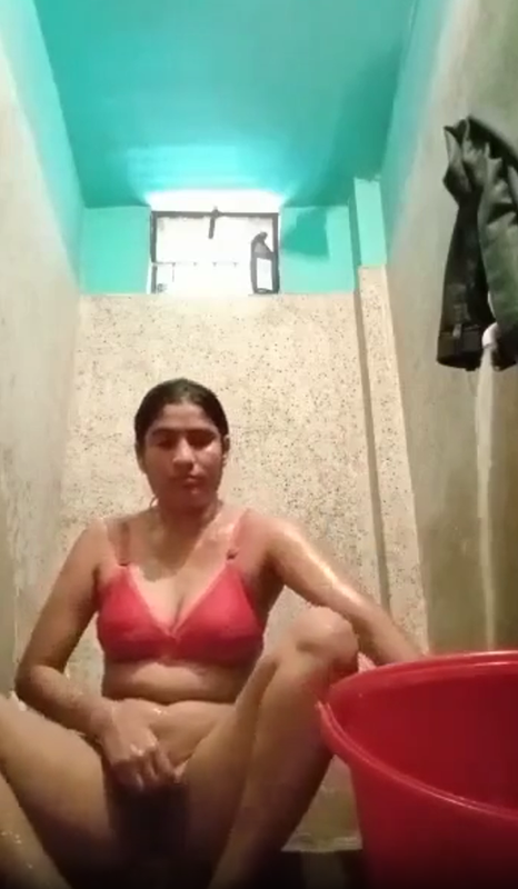 Desi Wife Nude Bathing Viral MMS