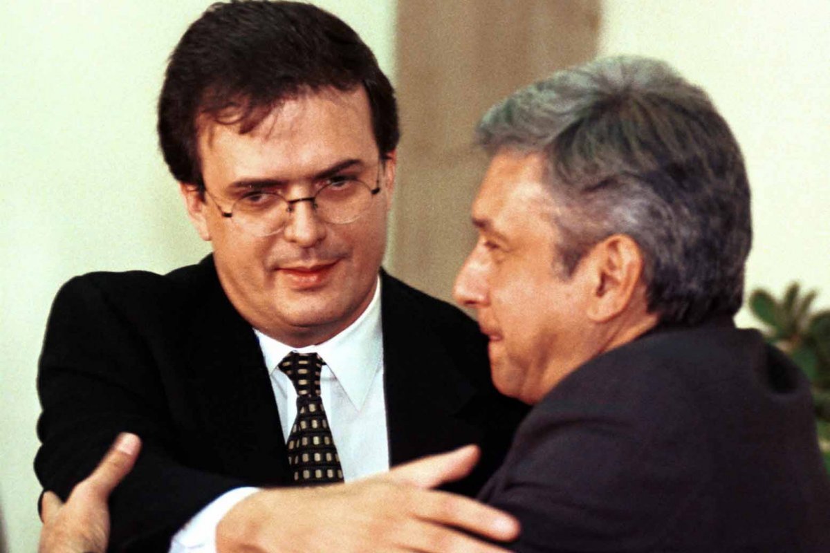 Marcelo Ebrard celebra sus 61 años, pero así lucía en su juventud