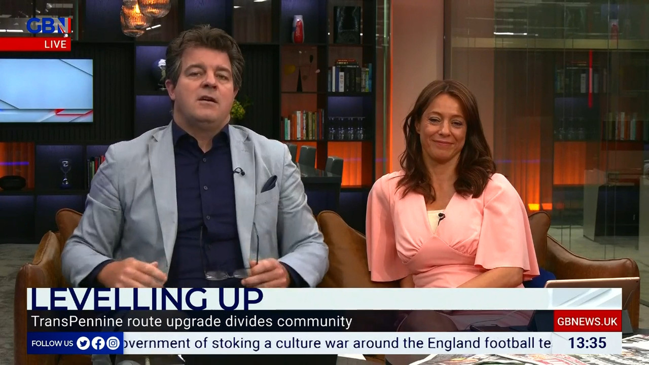 07.14 - 12.00.00 - DePiero & Halligan. What makes Britain tick. The n..._001.ts_snapshot_37.18.265