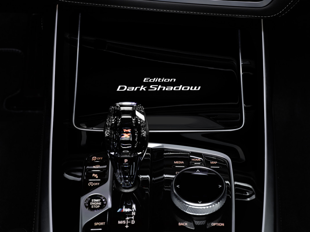 P90386169_highRes_bmw-x7-edition-dark-