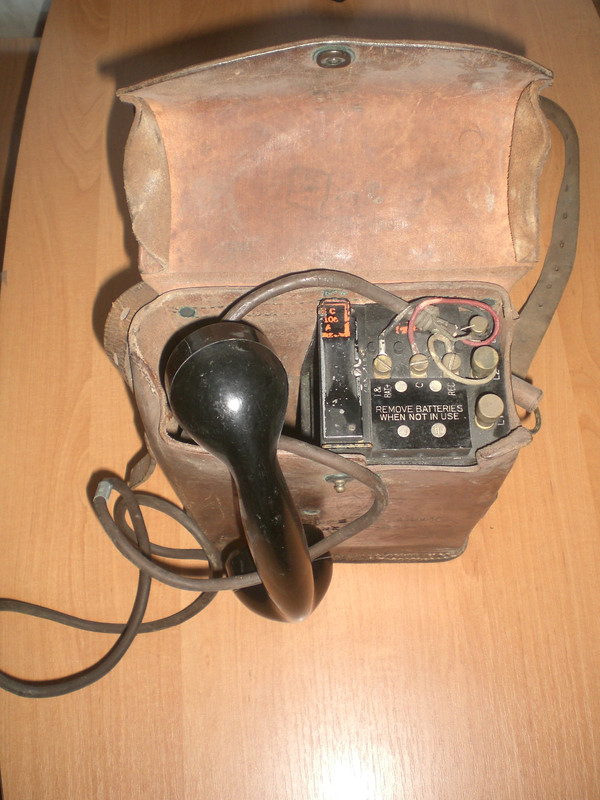 128 - Tefefono de campaña EE-8-B ( Signal Corps )
