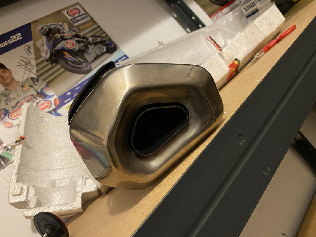 185240B0-AF6B-4014-8D92-A14F01F8A70D