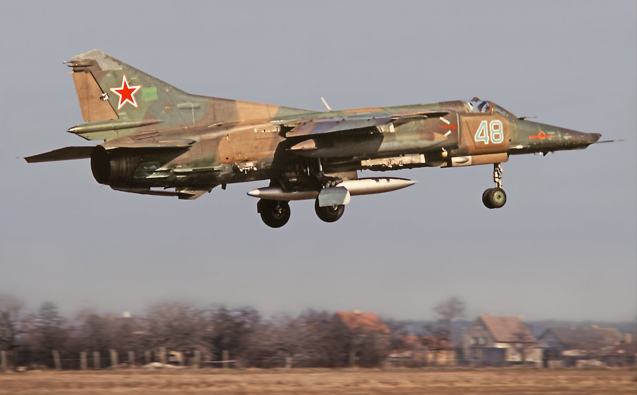 559 APIB Mig-27K 48 Blue_76802630205, Frühling 1993 (2)