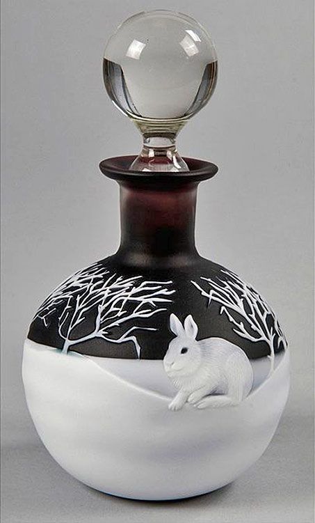 blacknwhiteperfumebottle.jpg