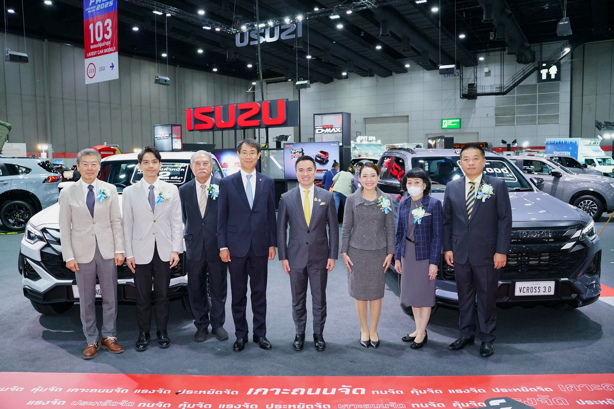 03 รัฐมนตรีว่าการกระทรวงอุตสาหกรรม เยี่ยมชมบูธ