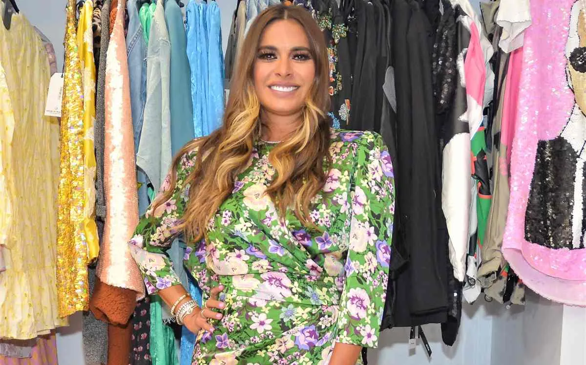 Galilea Montijo triunfa en la venta de ropa usada, así la captaron