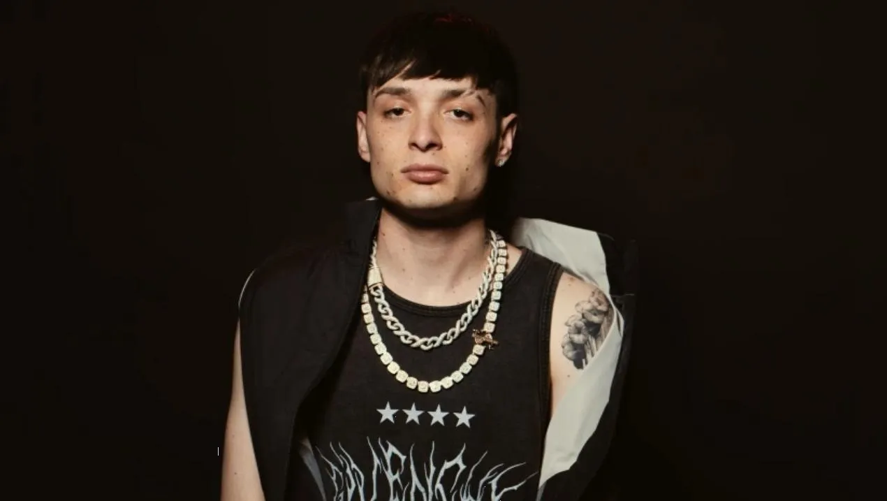 Peso Pluma, a punto de sufrir terrible accidente durante concierto de Colombia