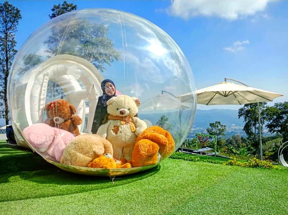 Tenda Gelembung yang dipenuhi dengan boneka beruang menjadi spot menarik di Ayanaz Gedong Songo