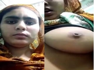 Selfie of a naked, unmarried woman from Bangladesh