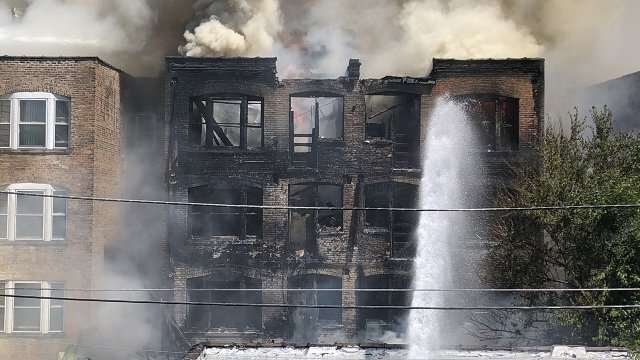 3727355-070818-wls-grand-crossing-fire3-img.jpg