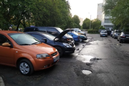 В Харькове травмировался мужчина, который спасал имущество посреди двора (фото)