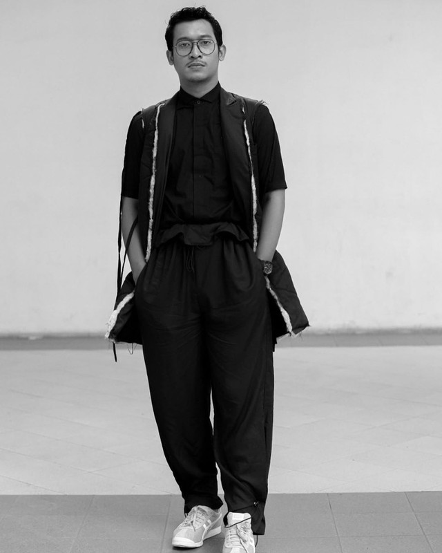 Ade Firman Hakim adalah seorang aktor, dikenal pada film yang berjudul Midnight Show (2016), Soekarno (2013) dan Guru Bangsa Tjokroaminoto (2015).