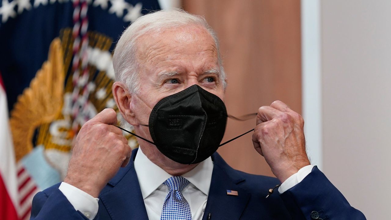 Joe Biden sigue con Covid-19; reiteran que se siente bien