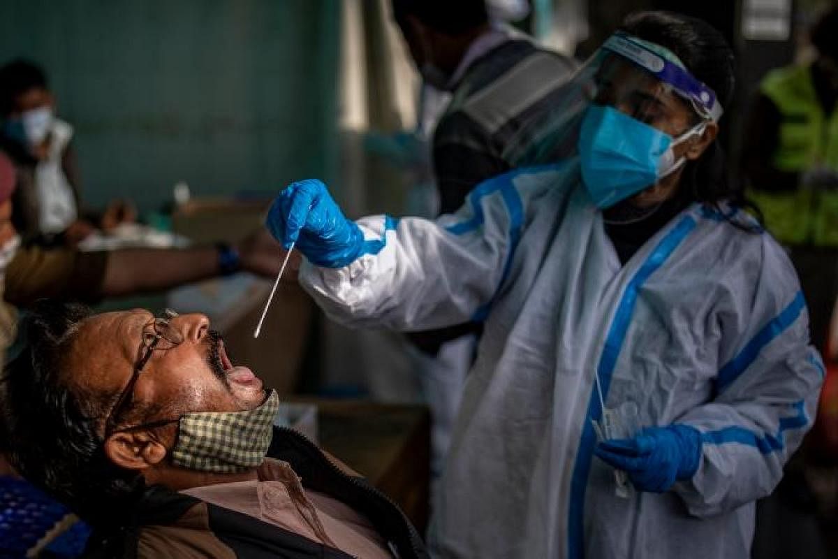 India recibe el 2022 con aumento en casos diarios de COVID-19 a 22,775