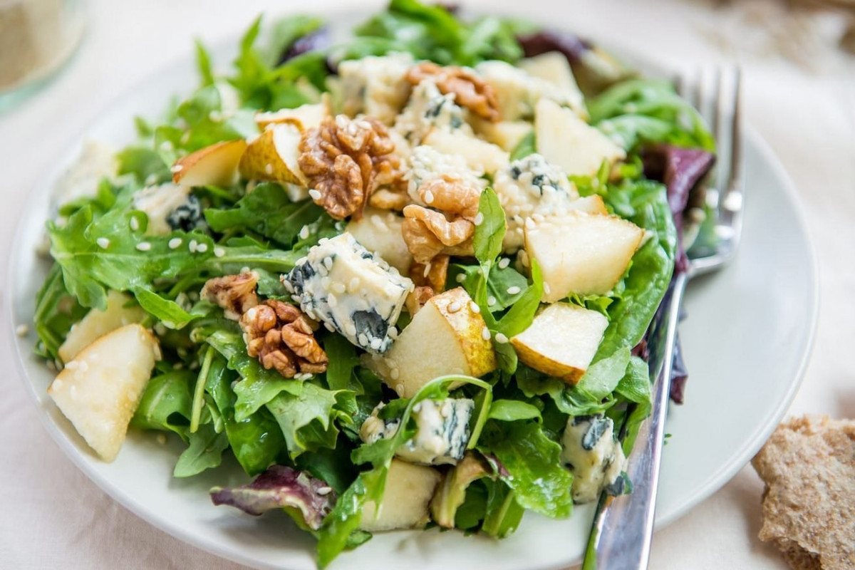 ¿Cómo se hace la ensalada de pera y queso azul? Prueba esta deliciosa receta