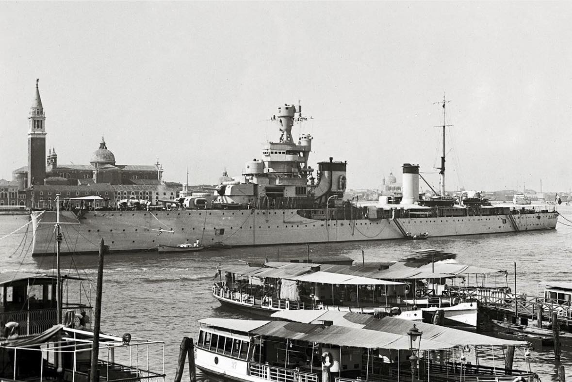 RN-Bartolomeo-Colleoni-en-la-foto-de-Venezia-20-abr-1934.jpg