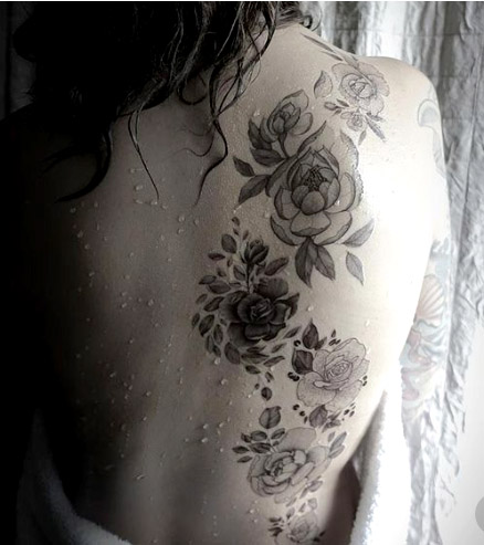Black-and-white-flower-tattoo 512235 (8)