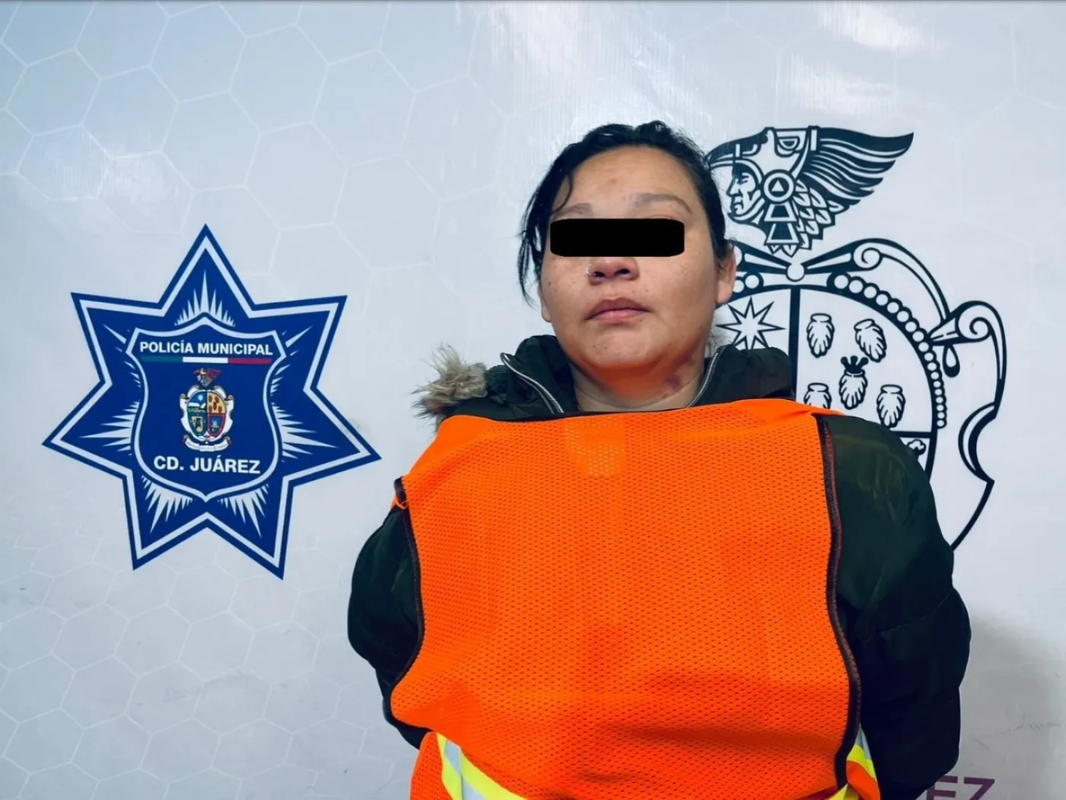 Mujer destrozó el carro de su marido porque este se fue de fiesta