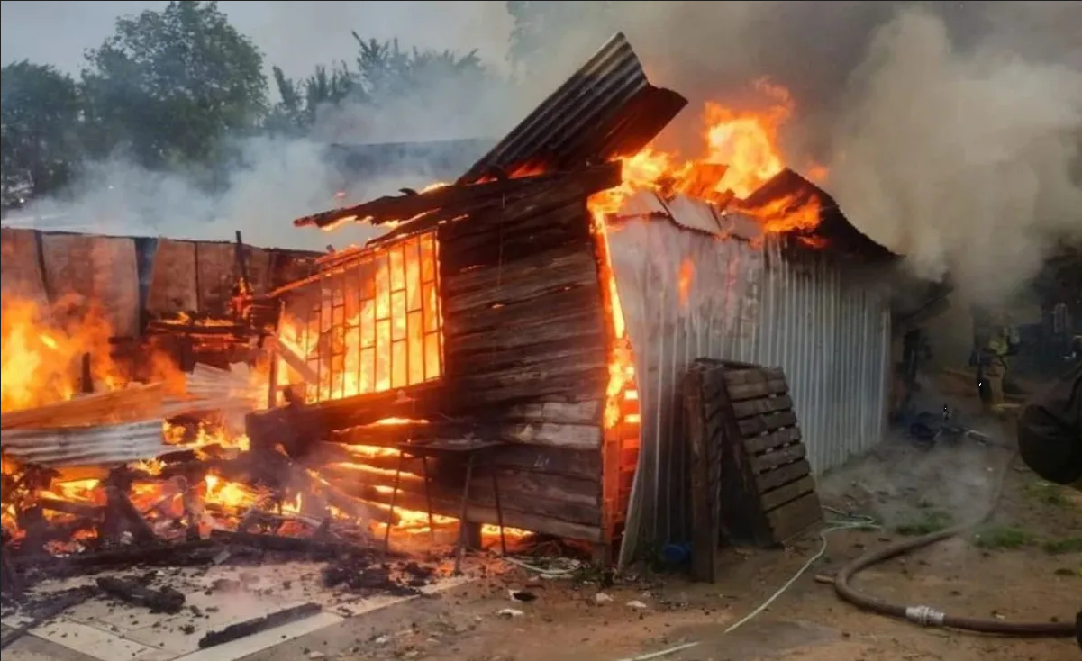 Mueren 14 personas en incendio en Chile; 8 eran menores
