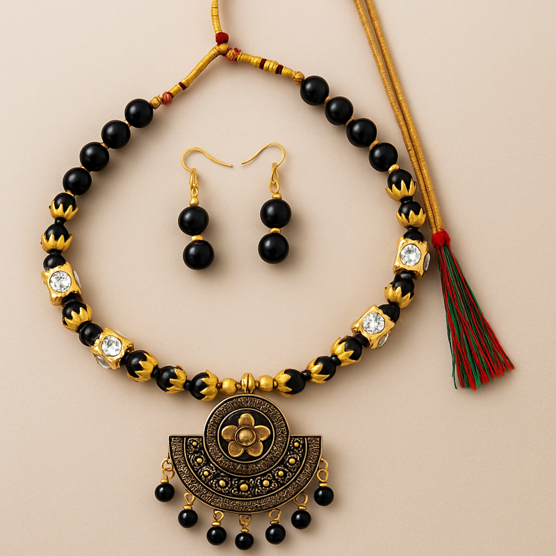 Meenakshi Black Pearl Set
