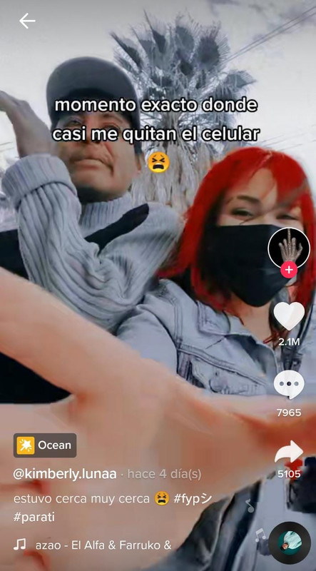 Tiktoker estuvo a punto de quedarse sin celular por grabar videos en la calle