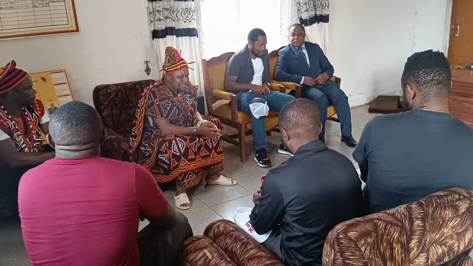 Jean II Makoun (ACUDAB IDP's Sport Goodwill Ambassador), with the Divisional Officer for Bamendjou (Head of State Representative)
