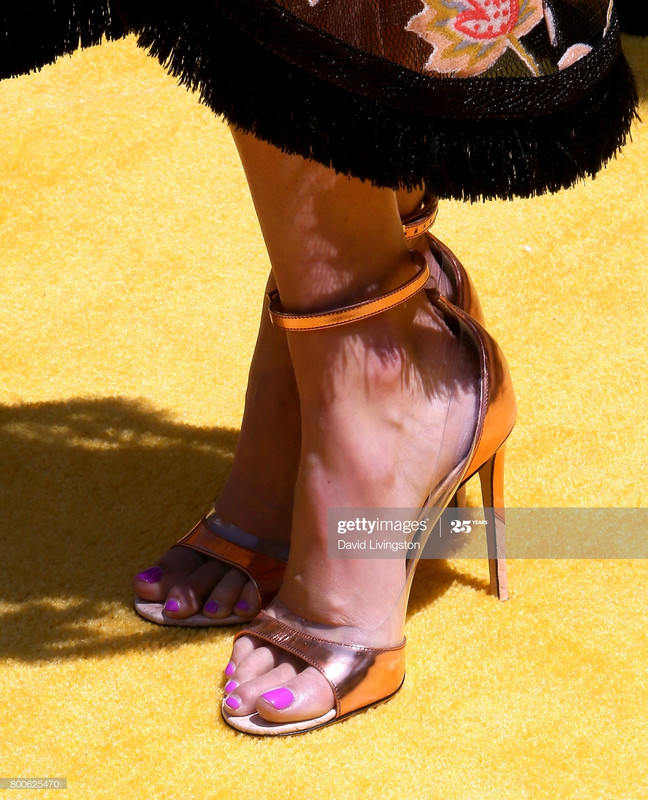 Jenny-Slate-Feet-5088276