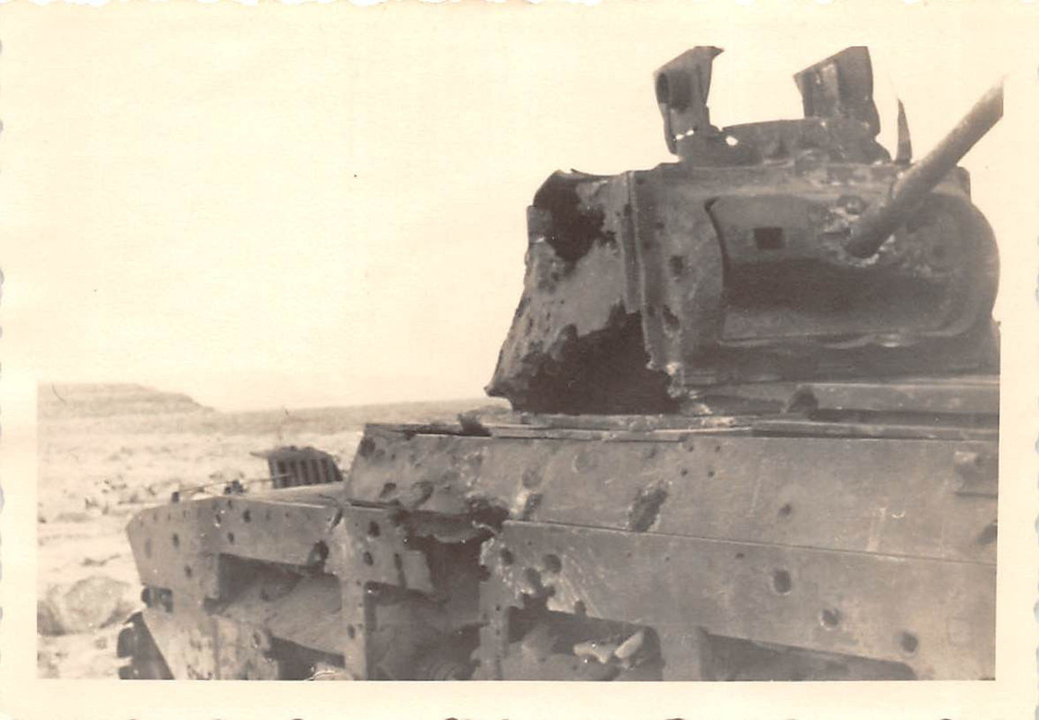 Zerstörter engl. Panzer Matilda II MK II Tank To