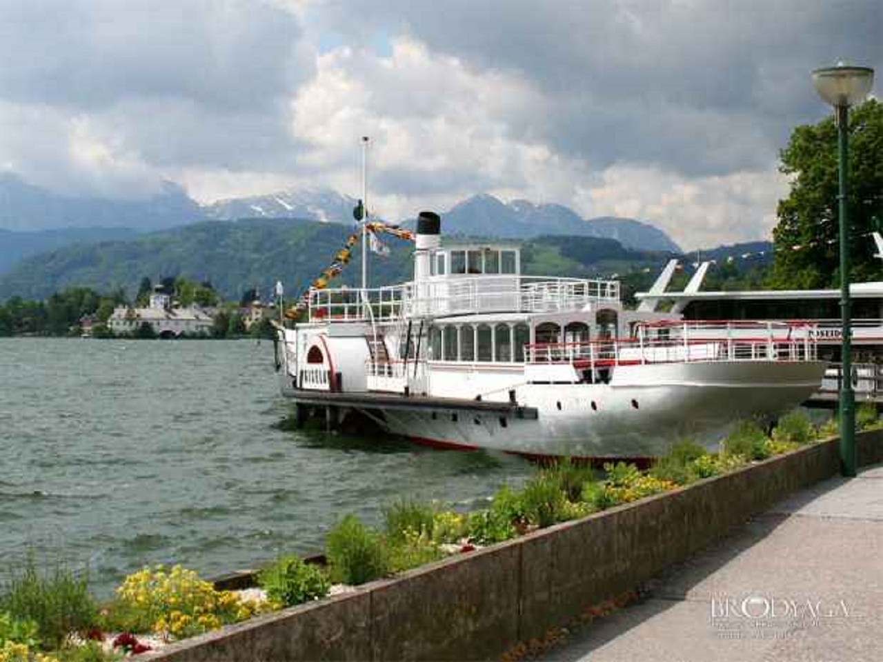 https://i.postimg.cc/Y0JNHGQM/Gmunden-Austria-1181877582.jpg