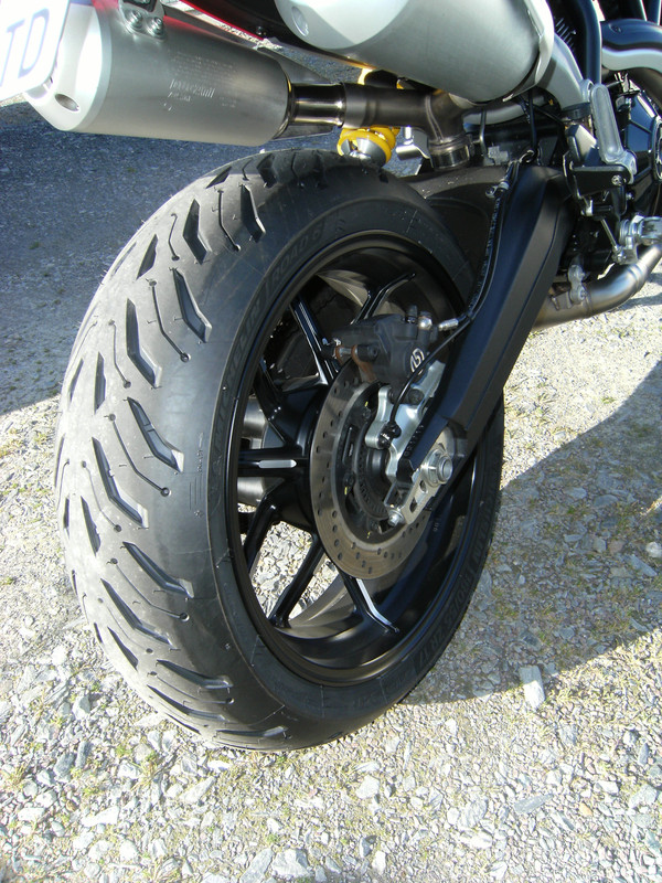 Michelin Road6 (1)