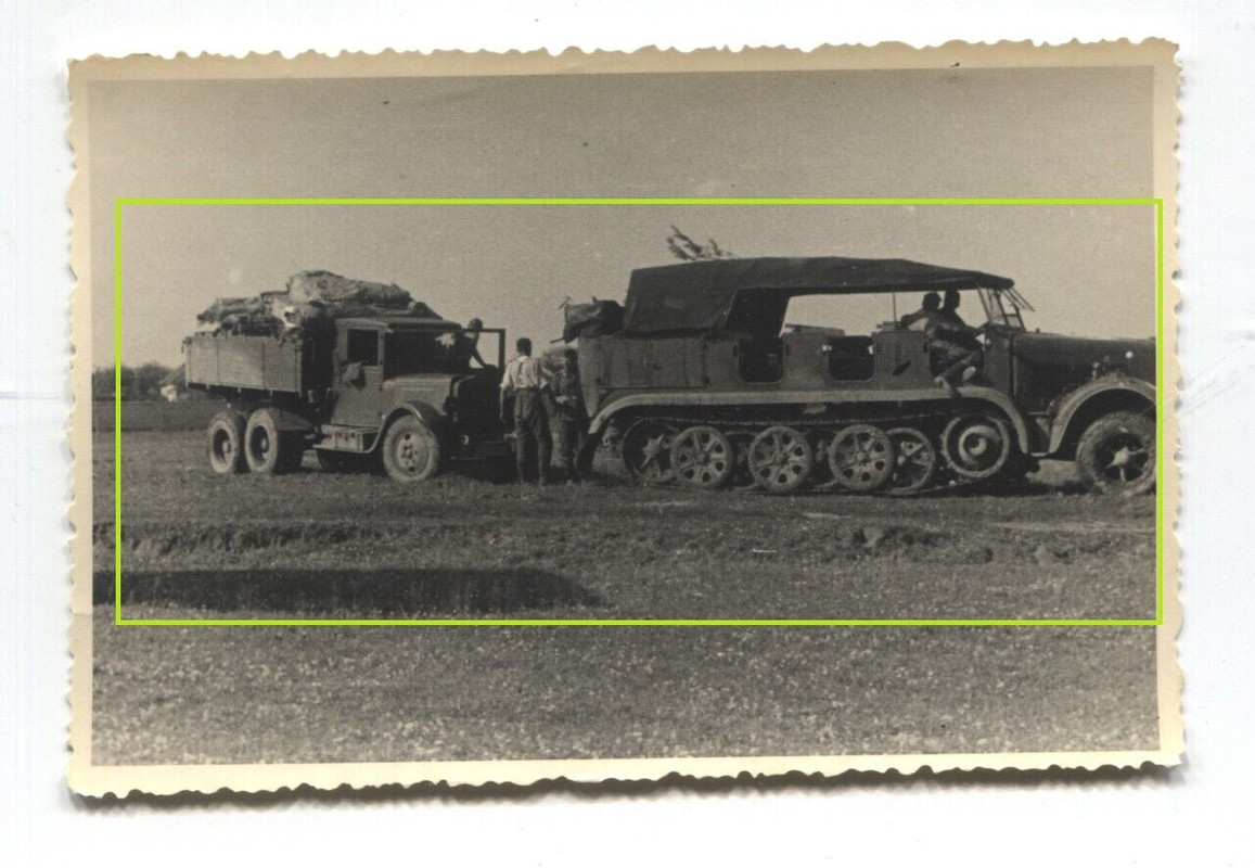 FOTO wk2 Panzer Spähwagen Halbkette zieht LKW