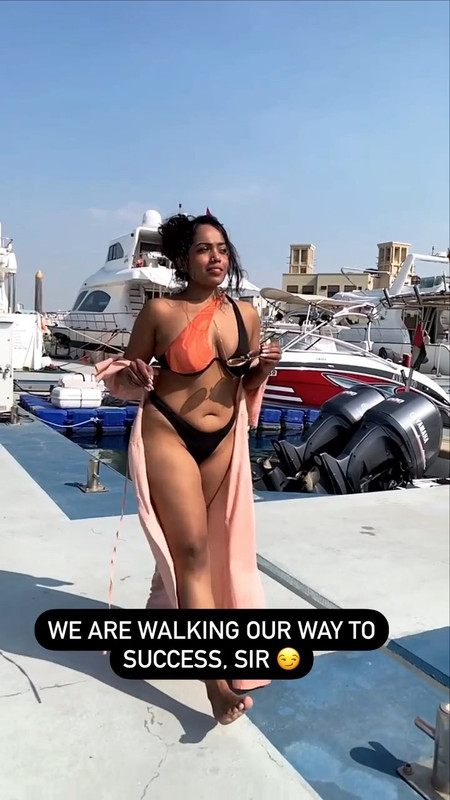 Malayalam 2022 Big Boss Contestant Nimisha Big Boobs,Navel and ass in Bikini.mp4_snapshot_00.06.433