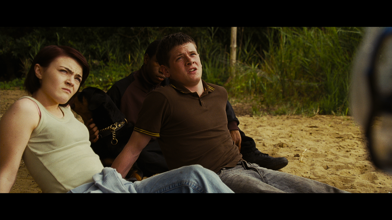 Eden.Lake.2008.2160p.UHD.BDREMUX.HEVC.HDR.DV-Нечипорук.mkv_snapshot_00.14.12.125