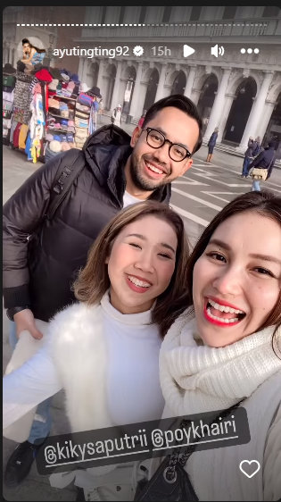 Momen Ayu Ting Ting bertemu Kiky Saputri yang tengah berbulan madu.