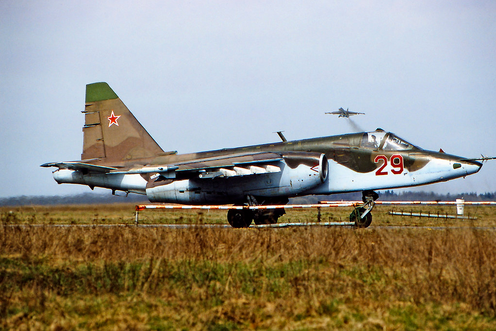 368 ShAP Su-25 29 RED (cn 25508110175) Demmin-Tutow. Germany 1993 (2)