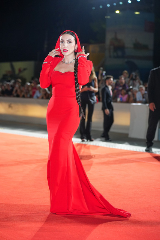 Venezia 81, le pagelle ai look sul terzo red carpet