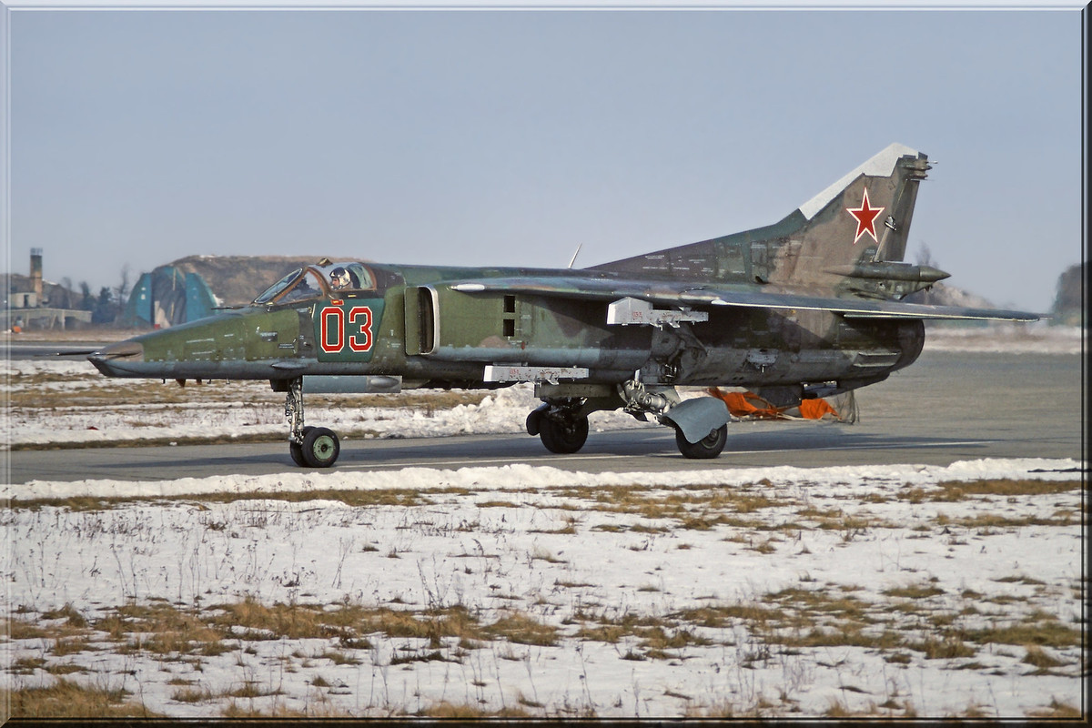 296 APIB MiG-27M 03 Red_83712545077, Winter 1992-1993