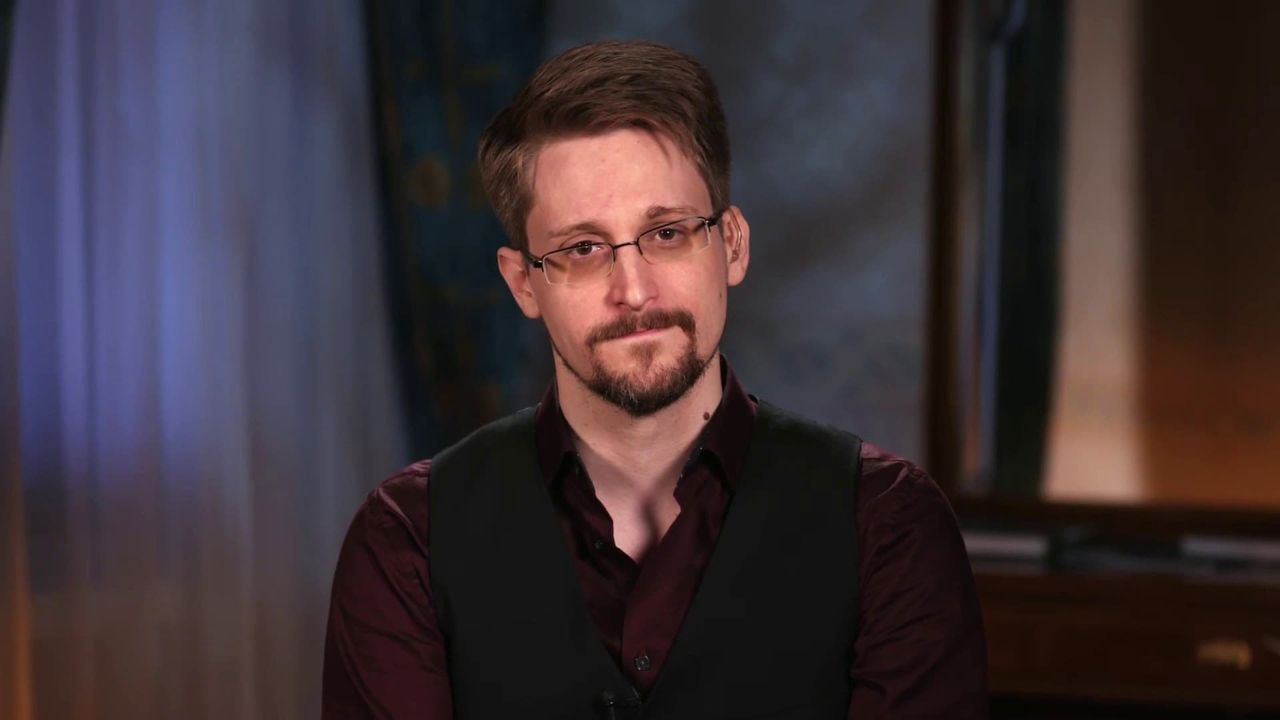 edward snowden ottiene cittadinanza russa