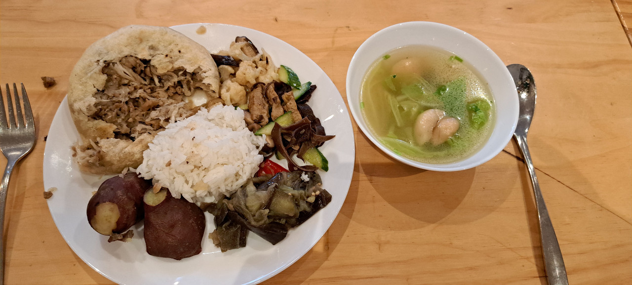 [Image: VEGAN-BUFFET-250705.jpg]