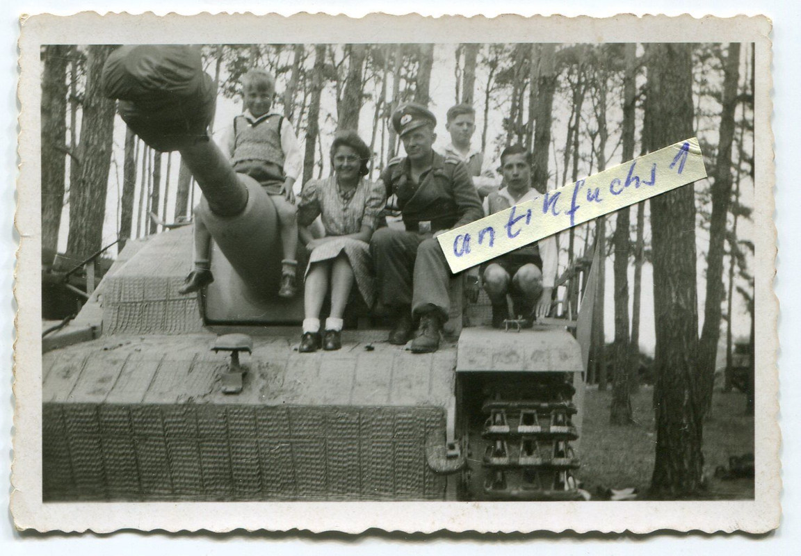 Panzer Sturmgeschütz mit Zemerit-Betonanstrich 1