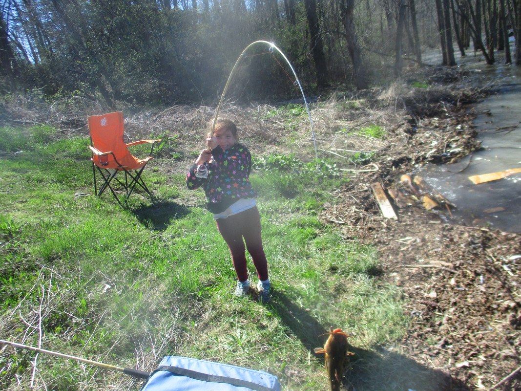 alayna fishing at stankys 001