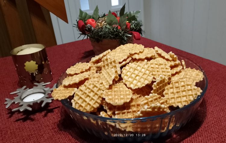 https://i.postimg.cc/Y0V3TV0h/sajtos-tallerok-2022-12-20.jpg