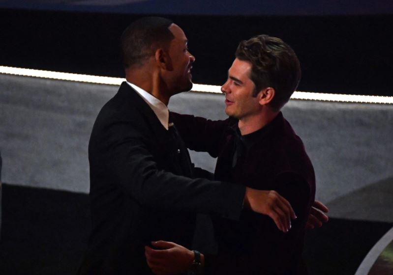 Andrew Garfield imita la bofetada de Will Smith tras los Oscar en video viral