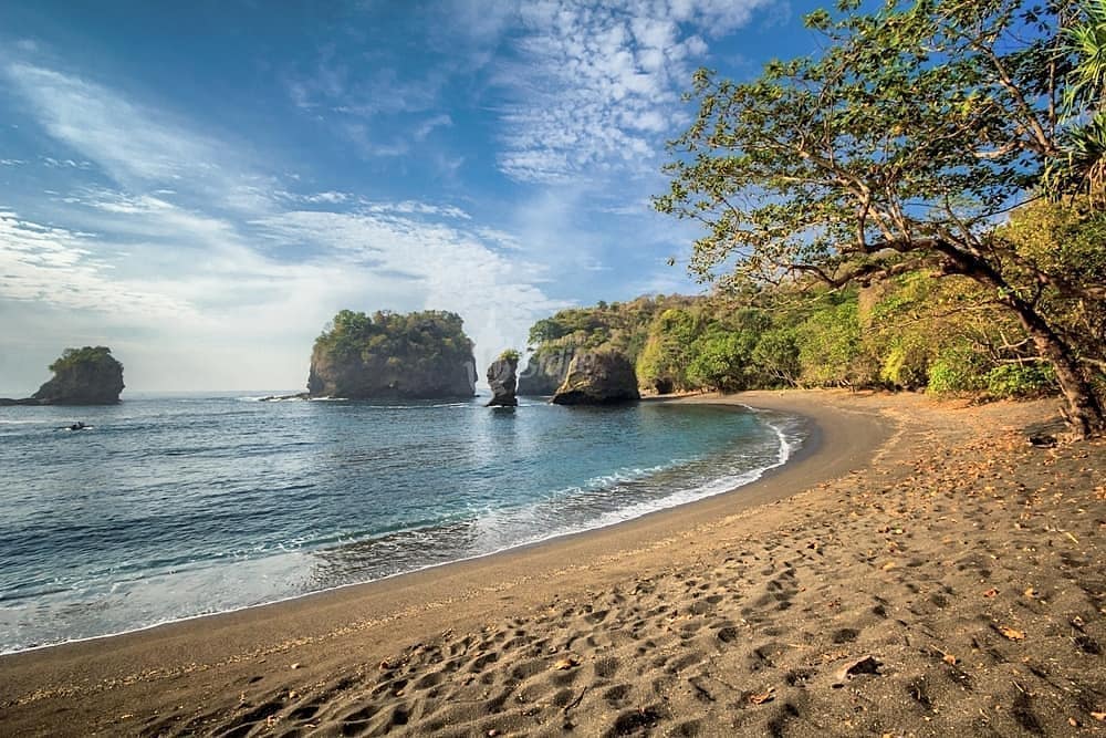 Pantai Licin, salah satu pantai tersembunyi di Malang.