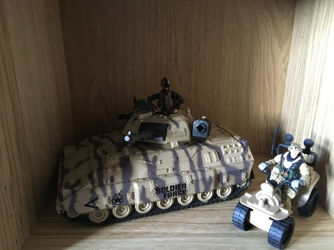 A Refit for Gunner HQ.. or the collection was out of control !! IMG-2212