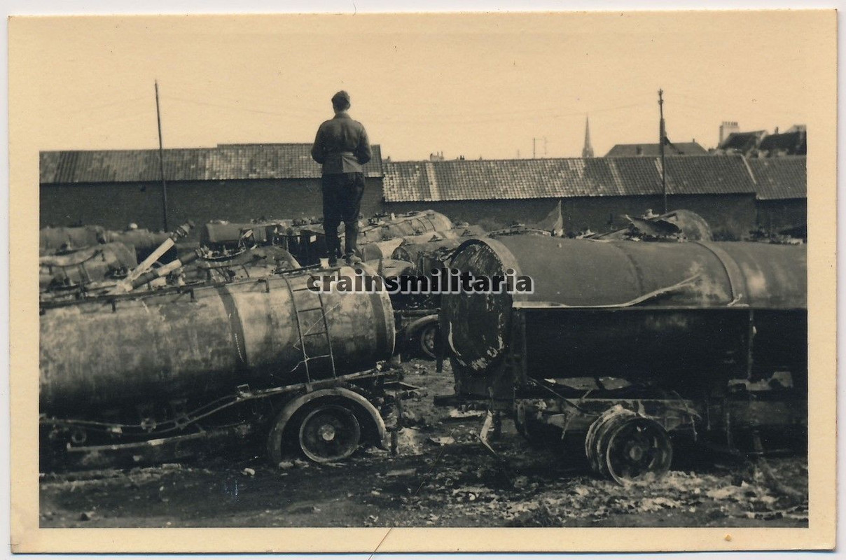 Orig. Foto zerstörte Tankwagen Lkw m. Anhänger b
