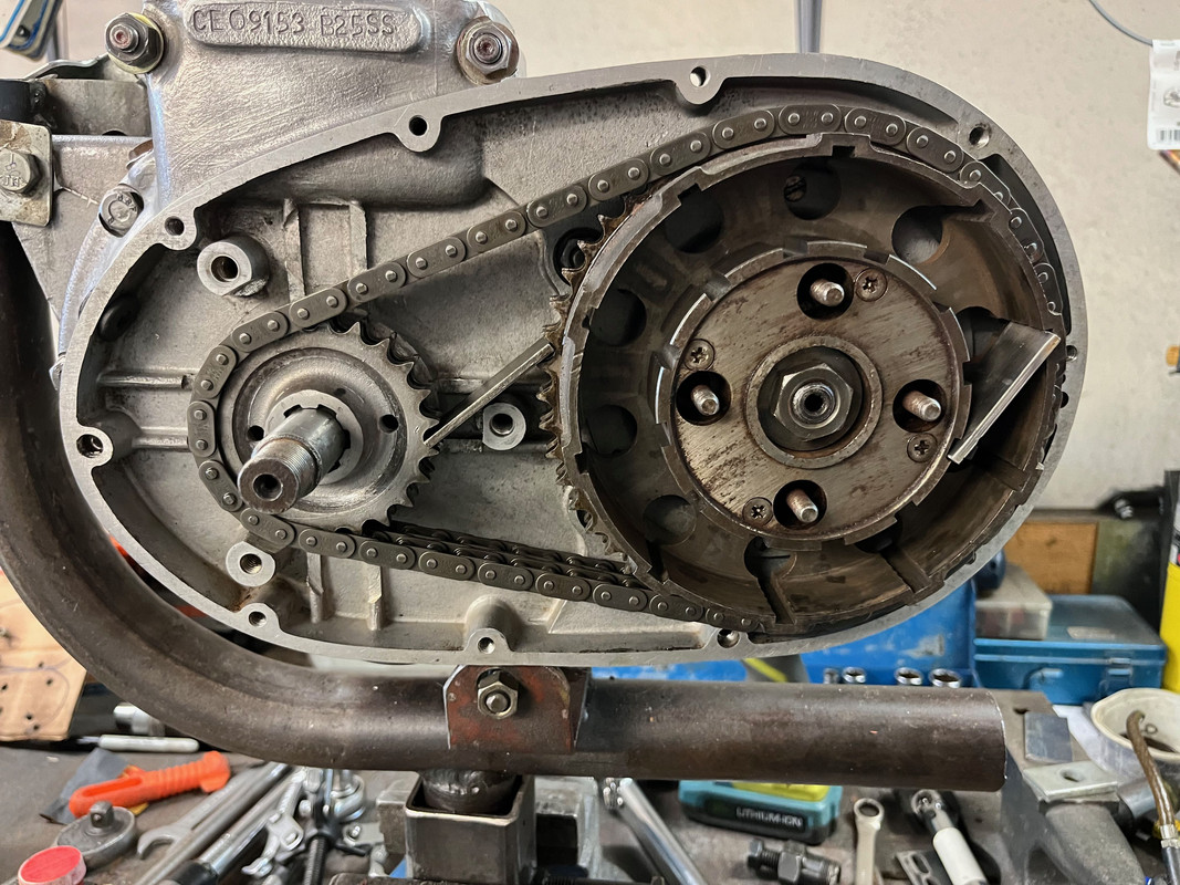 Method of locking the clutch to remove the nut