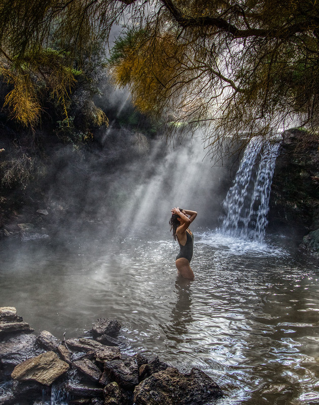 IMAGE: https://i.postimg.cc/Y0Y8v42D/Aurora.jpg